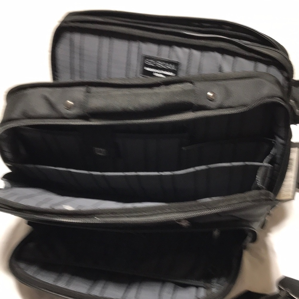 Kenneth Cole computer briefcase with multi compartments and convertible. NWT - Picture 6 of 13